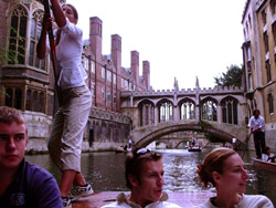 The cambridge 'Bridge of Sighs' in the background and our master punter in the foreground.