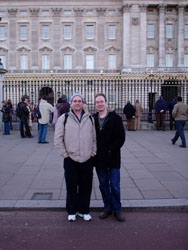 Andrew's Dad, Lindsay, came to visit here in London. Unfortunately, Lizzie was out when we called past the palace, and the fuzzy-hatted bouncers wouldn't let us past the gate.